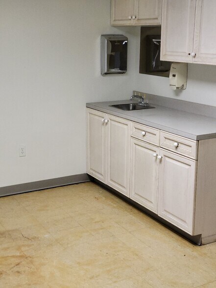 509 Wolcott Rd, Wolcott, CT à louer - Photo intérieure - Image 2 de 4