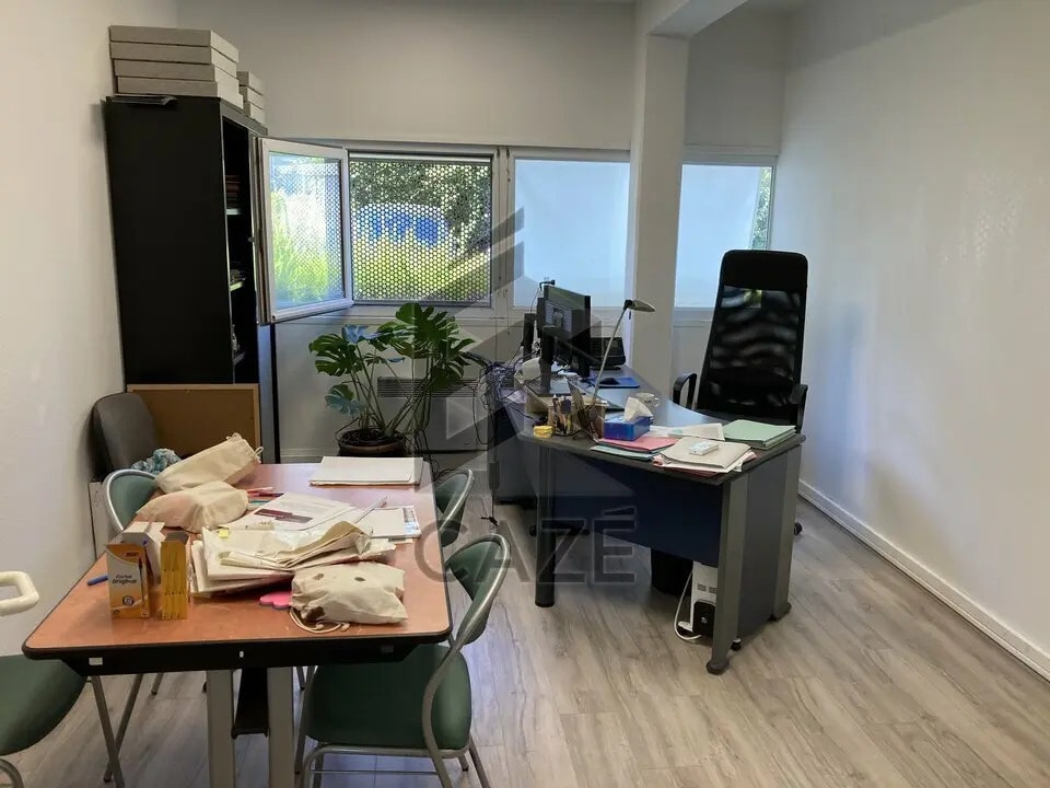 Office in Cenon for lease Interior Photo- Image 1 of 7