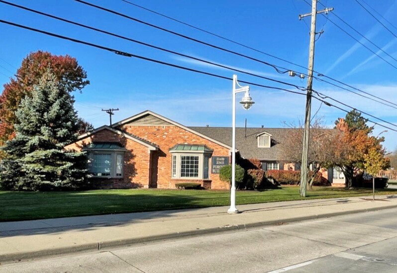 23409-23411 Jefferson Ave, Saint Clair Shores, MI à louer Photo principale- Image 1 de 5