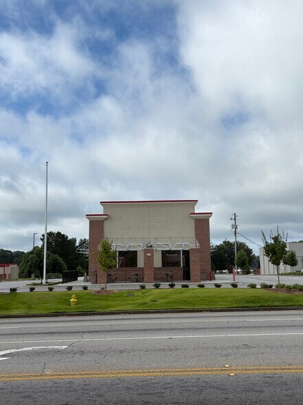 138 Commerce Ave, Lagrange, GA à vendre - Photo du bâtiment - Image 2 de 14