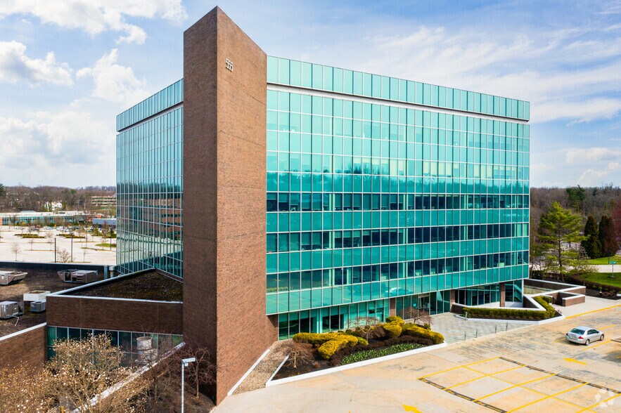 555 E Lancaster Ave, Radnor, PA à louer - Photo principale - Image 1 de 10