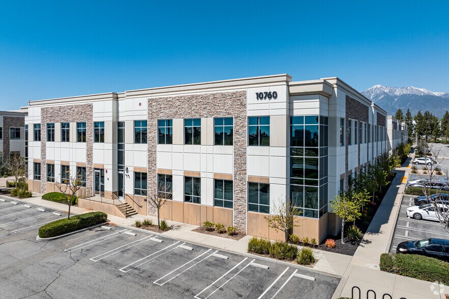 10760 4th St, Rancho Cucamonga, CA à louer - Photo du bâtiment - Image 3 de 17
