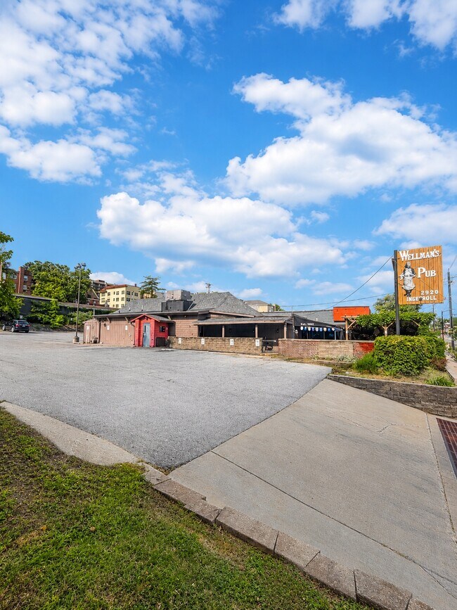 Plus de détails pour 2920 Ingersoll Ave, Des Moines, IA - Commerce de détail à louer