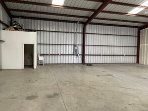 100 Don Currie Dr, Jarrell, TX for lease Building Photo- Image 2 of 3