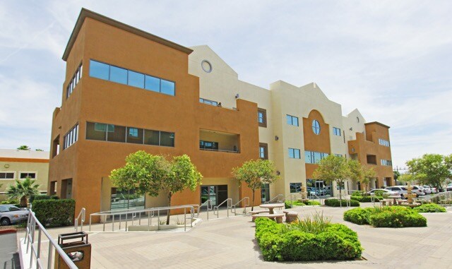 5440 W Sahara Ave, Las Vegas, NV à louer - Photo du bâtiment - Image 3 de 5