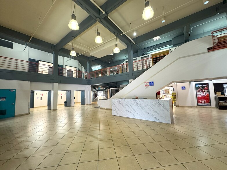 305 E 9th St, Los Angeles, CA for lease - Building Photo - Image 3 of 6