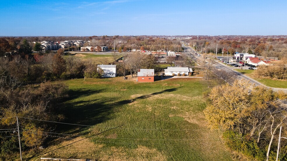 16523 E US 40 Hwy, Independence, MO for sale - Building Photo - Image 2 of 10