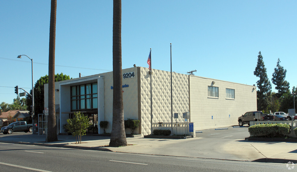 9204 Magnolia Ave, Riverside, CA for lease - Building Photo - Image 1 of 4