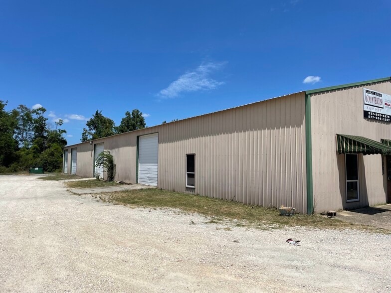 130 Victoria Dr, Moss Bluff, LA for sale - Building Photo - Image 2 of 4