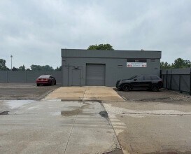 2401 S Gulley Rd, Dearborn, MI à louer - Photo du bâtiment - Image 3 de 31