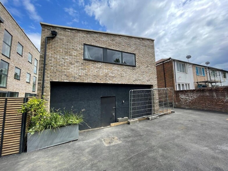 260 Knights Hl, London for lease - Building Photo - Image 2 of 8