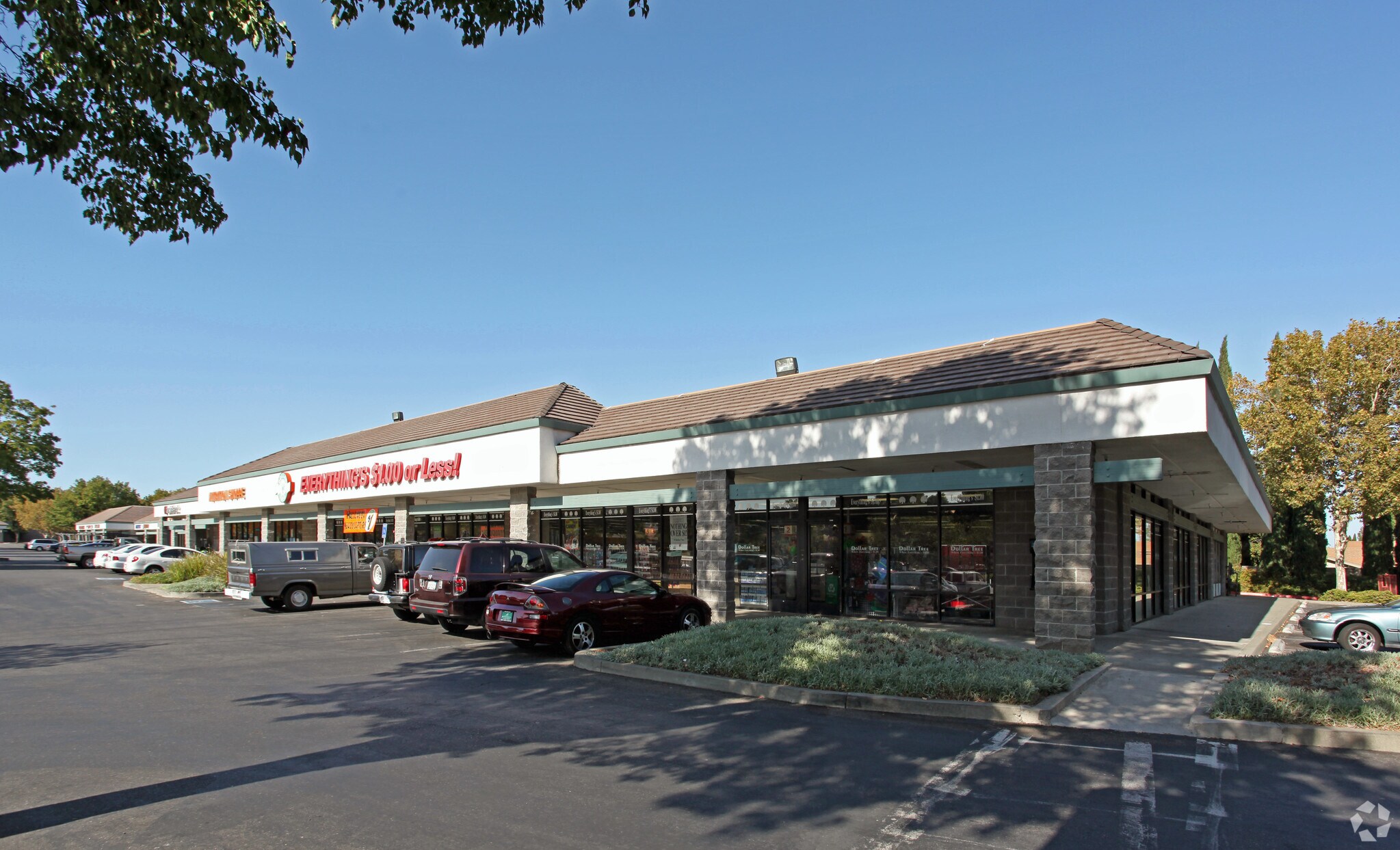 941-1045 Alamo Dr, Vacaville, CA à louer Photo du bâtiment- Image 1 de 8