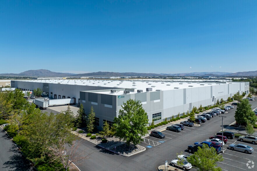 9085 Moya Blvd, Reno, NV à louer - Photo du bâtiment - Image 2 de 5