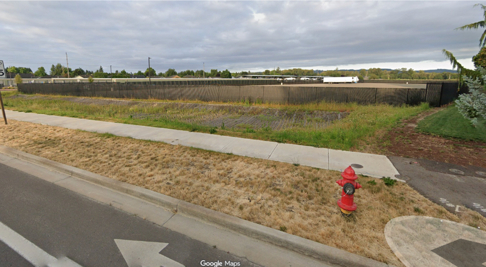 5555 Windsor Island Rd N, Keizer, OR à louer - Photo du bâtiment - Image 3 de 15