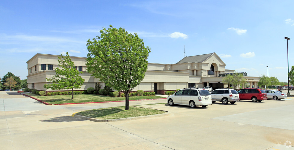 11200 Hefner Pointe Dr, Oklahoma City, OK à vendre - Photo principale - Image 1 de 1