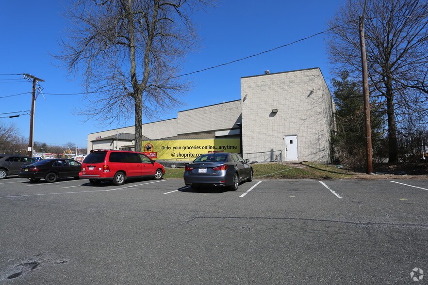1409 Broad St, Bloomfield, NJ à louer - Photo du bâtiment - Image 2 de 3