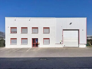 Plus de détails pour 5 Allée Des Erables, Vénissieux - Local d'activités à louer