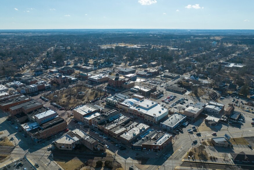 118 Cass St, Woodstock, IL for sale - Building Photo - Image 2 of 5