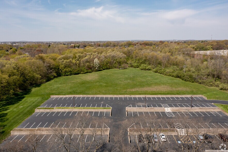 2001 S Batavia Ave, Geneva, IL à vendre - Aérien - Image 1 de 1