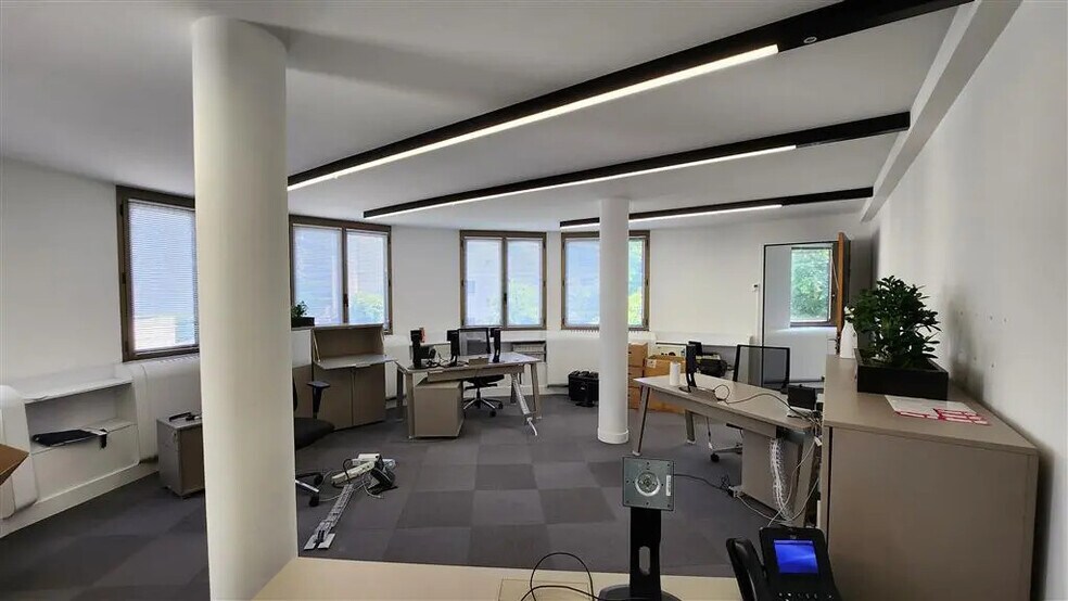 Office in Neuilly-sur-Seine for lease - Building Photo - Image 3 of 9