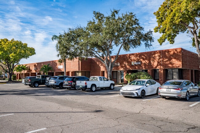 Plus de détails pour 4900 Creekside Dr, Clearwater, FL - Industriel à louer