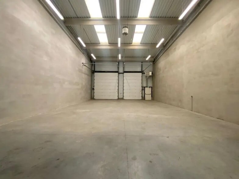 Flex in Saint-Quentin-Fallavier for lease - Interior Photo - Image 2 of 9