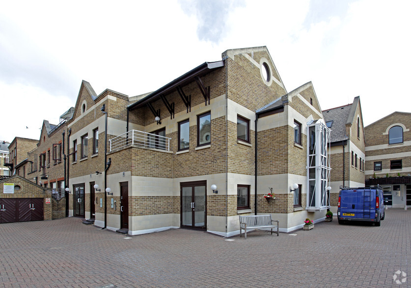 Blythe Rd, London for lease - Building Photo - Image 2 of 6