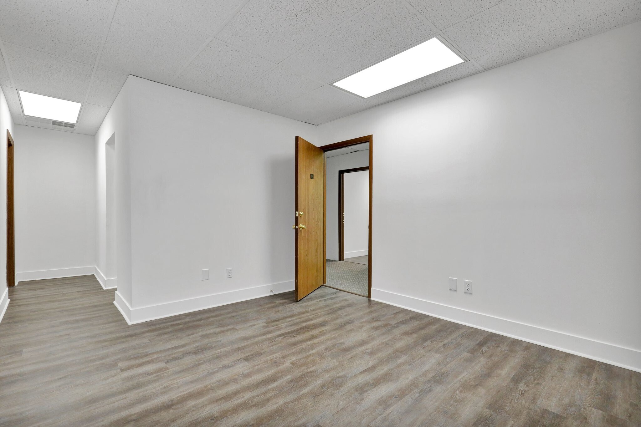 3721 W Michigan Ave, Lansing, MI à louer Photo intérieure- Image 1 de 7