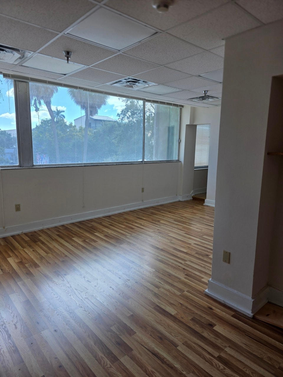 33 6th St S, Saint Petersburg, FL for lease Interior Photo- Image 1 of 3