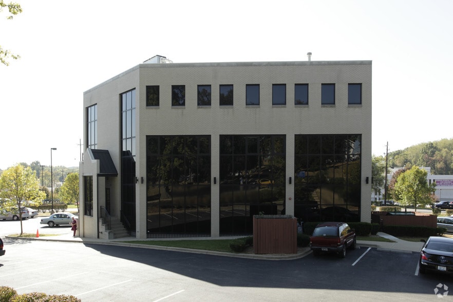 1700 Old Bluegrass Ave, Louisville, KY for lease - Building Photo - Image 2 of 17