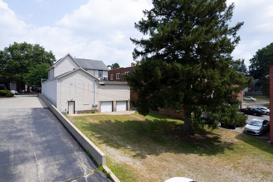 137 E Main St, Ligonier Township, PA à vendre - Photo du bâtiment - Image 2 de 19