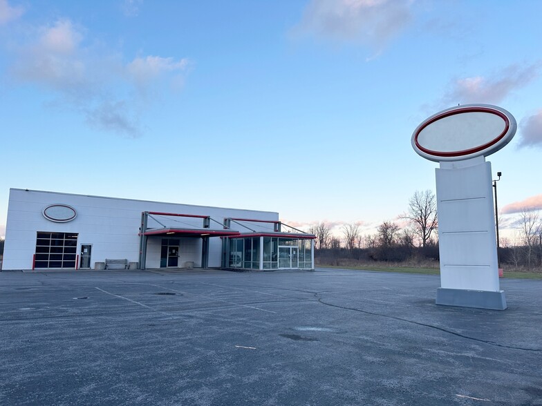 18675 Us-11, Watertown, NY for sale - Building Photo - Image 1 of 5