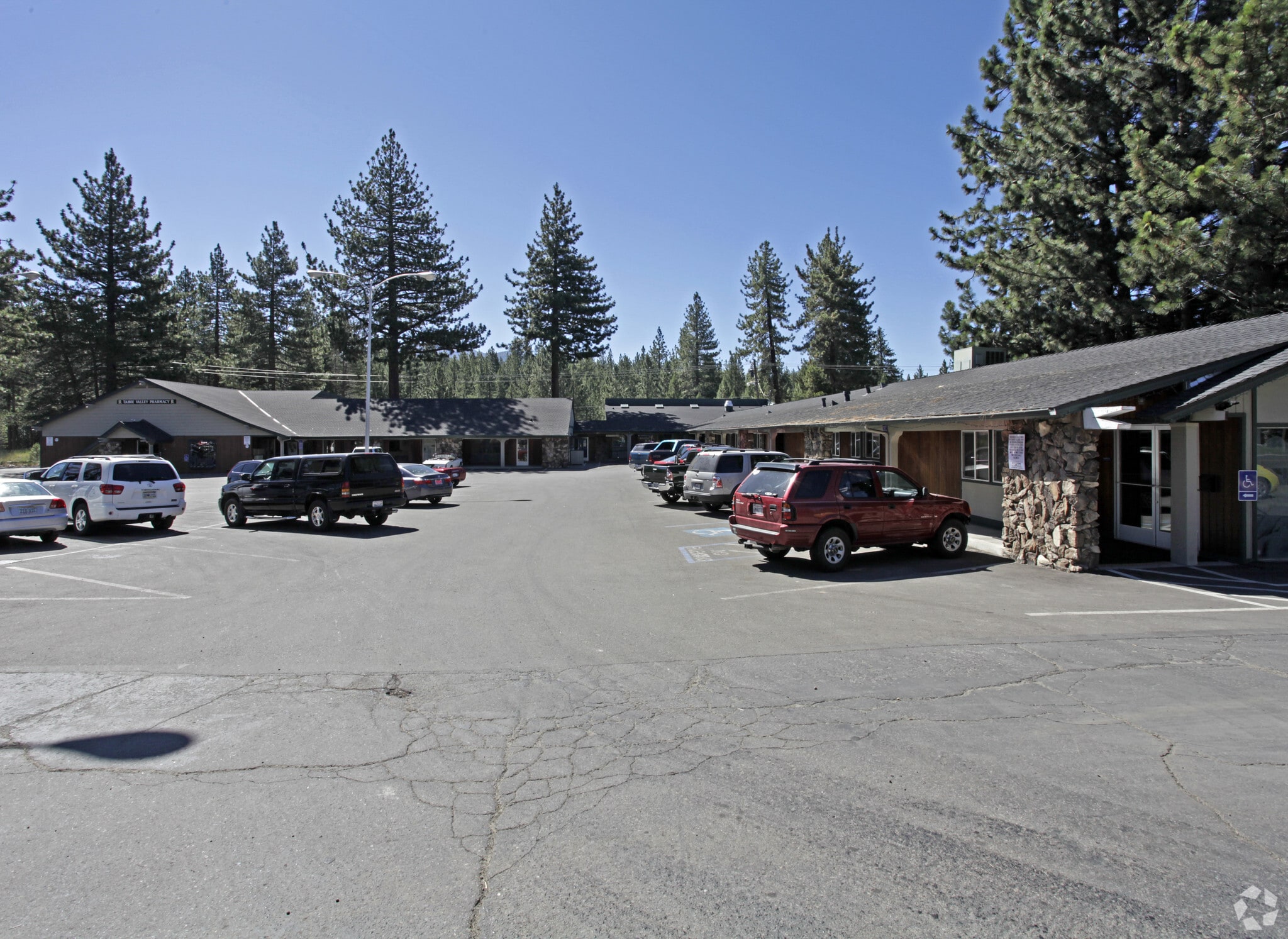 2074 Lake Tahoe Blvd, South Lake Tahoe, CA à louer Photo du bâtiment- Image 1 de 4