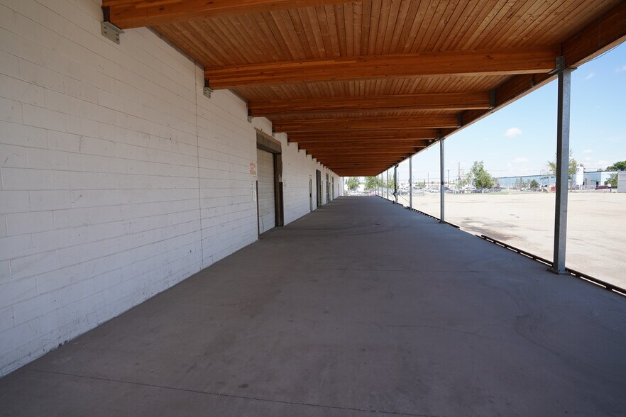 14635 121A Av NW, Edmonton, AB à louer - Photo du bâtiment - Image 3 de 4