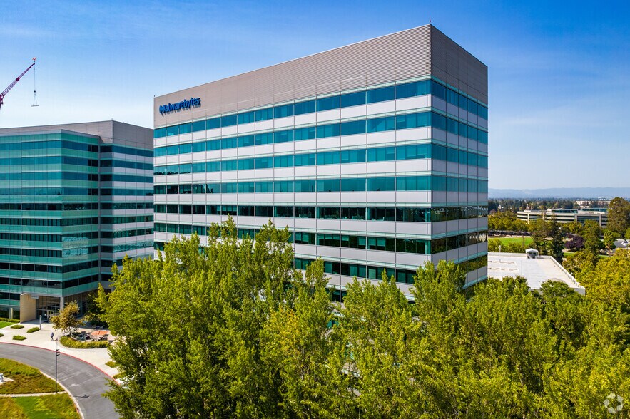 3979 Freedom Cir, Santa Clara, CA for lease - Building Photo - Image 2 of 8