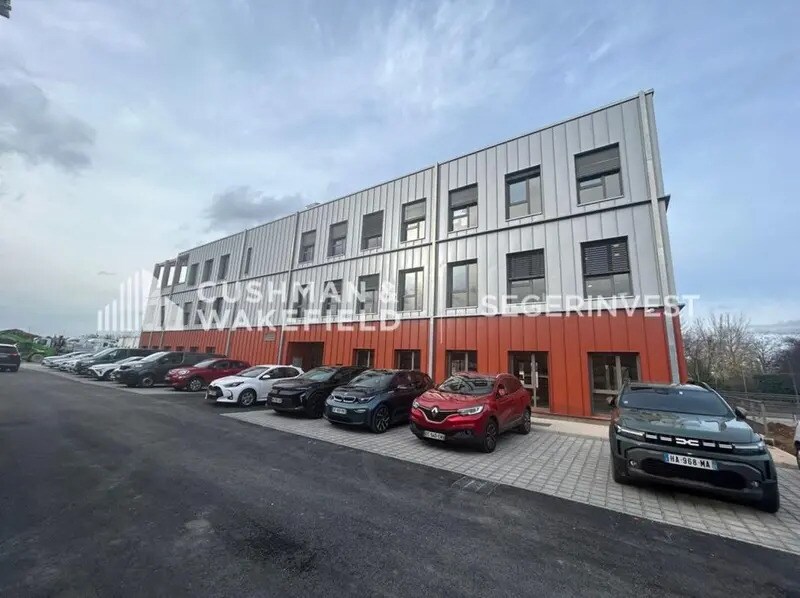 Office in Quetigny for sale Building Photo- Image 1 of 11