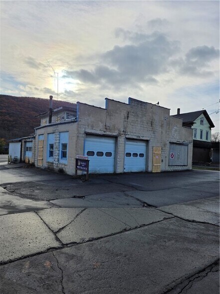 142 S Main St, Naples, NY à vendre - Photo du bâtiment - Image 1 de 6