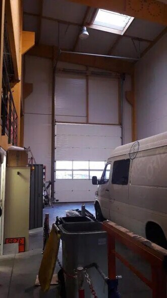 Flex in Tancarville for lease - Building Photo - Image 3 of 5