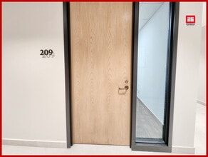 5121 Van Nuys Blvd, Sherman Oaks, CA for lease Interior Photo- Image 2 of 2