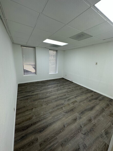 135 N Victory Blvd, Burbank, CA à louer - Photo du bâtiment - Image 2 de 6