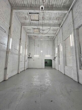 Plus de détails pour 100 Business St, Hyde Park, MA - Local d'activités, Industriel à louer