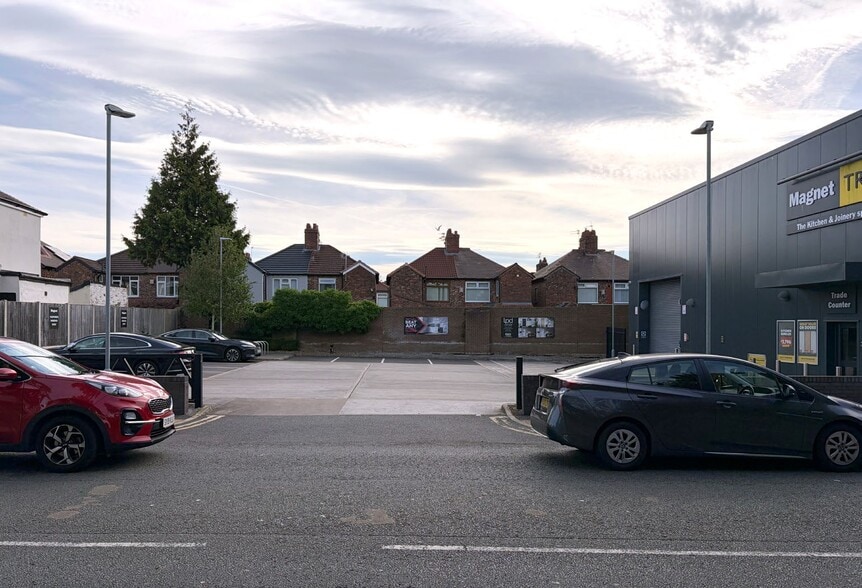 315 Edge Ln, Liverpool for lease - Building Photo - Image 2 of 2