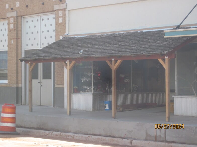 203 N Main St, Childress, TX for sale - Building Photo - Image 2 of 2