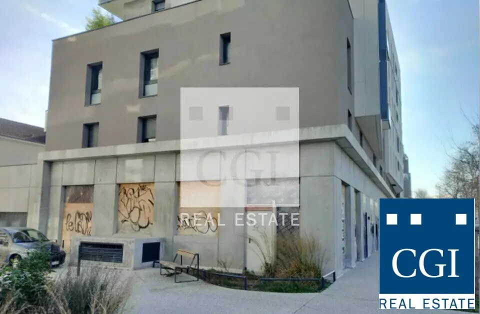 Retail in Grenoble for lease Building Photo- Image 1 of 10