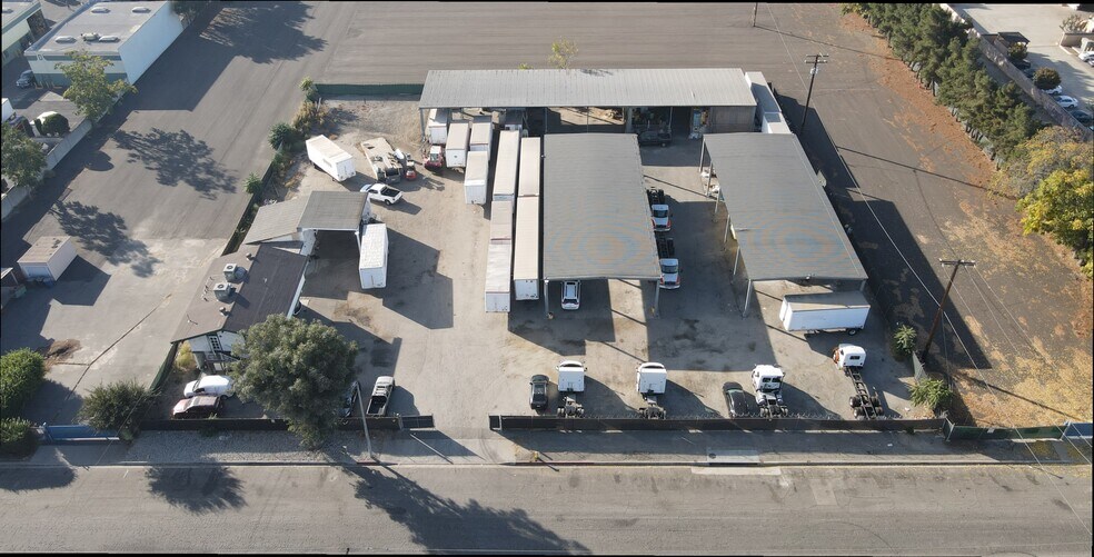 1344 E Grand Ave, Pomona, CA à louer - Photo du bâtiment - Image 2 de 4