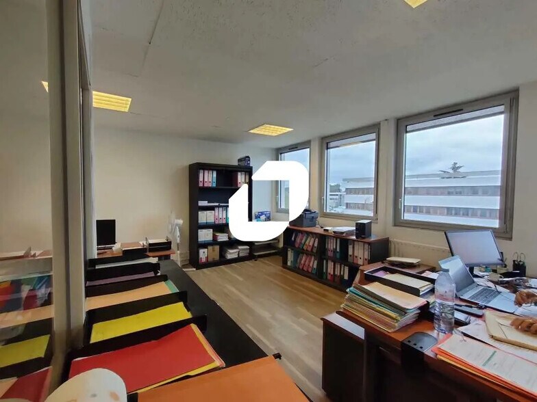 Bureau dans Le Chesnay-Rocquencourt à louer - Photo intérieure - Image 2 de 13