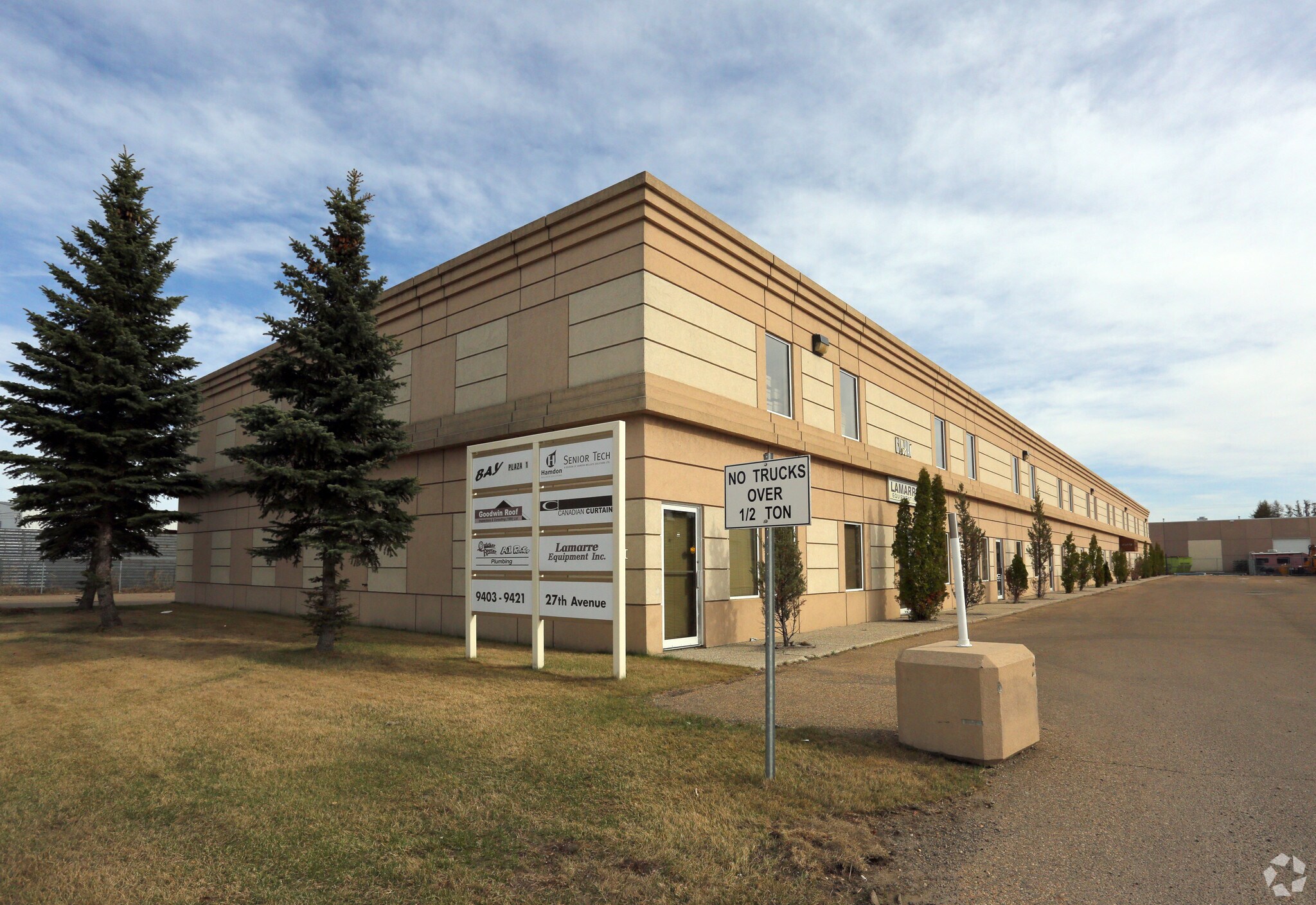 9407 27 Av NW, Edmonton, AB à louer Photo principale- Image 1 de 4