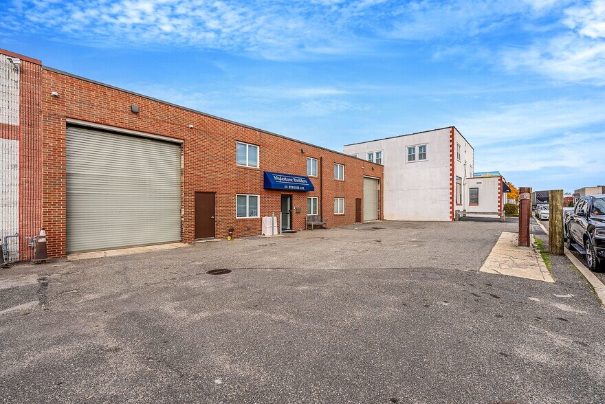 88 Windsor Ave, Mineola, NY à vendre - Photo du bâtiment - Image 2 de 26