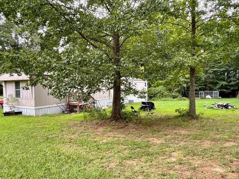 12 mobile homes in Roanoke Rapids NC portfolio of 3 properties for sale on LoopNet.ca - Building Photo - Image 3 of 13