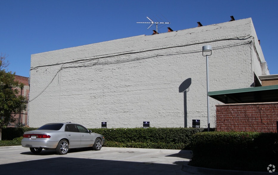 217 N San Joaquin St, Stockton, CA for sale - Building Photo - Image 2 of 13